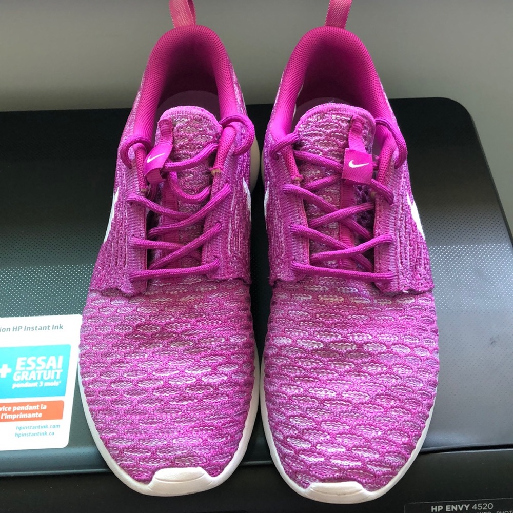 Nike roshe flyknits in pink